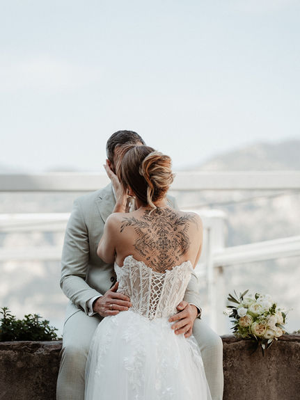 Brautpaar bei romantischer Hochzeit in Italien