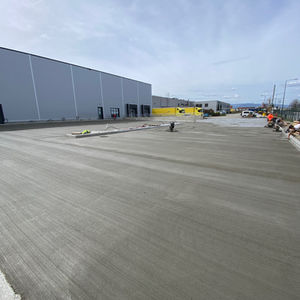 Platforma exterioara din beton 