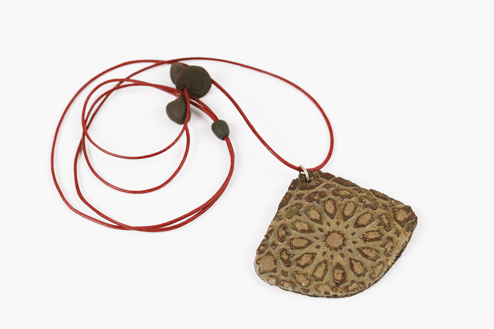 Collier en terre noire, collection les géométriques