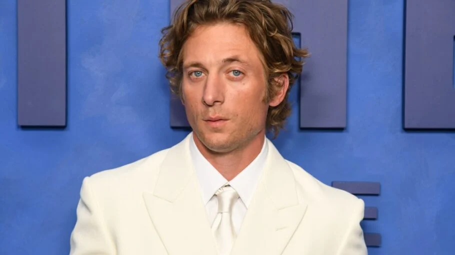 Jeremy Allen White Praises the U.K. for Banning Social Media for Kids Under 16: ‘There Needs to Be a Correction’