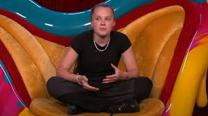 JoJo Siwa Realizes She’s Not a Lesbian After Cozying Up To ‘Celebrity Big Brother UK’ Co-Star Chris Hughes