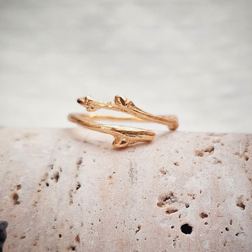 9k gold twig ring | Jenti Forest