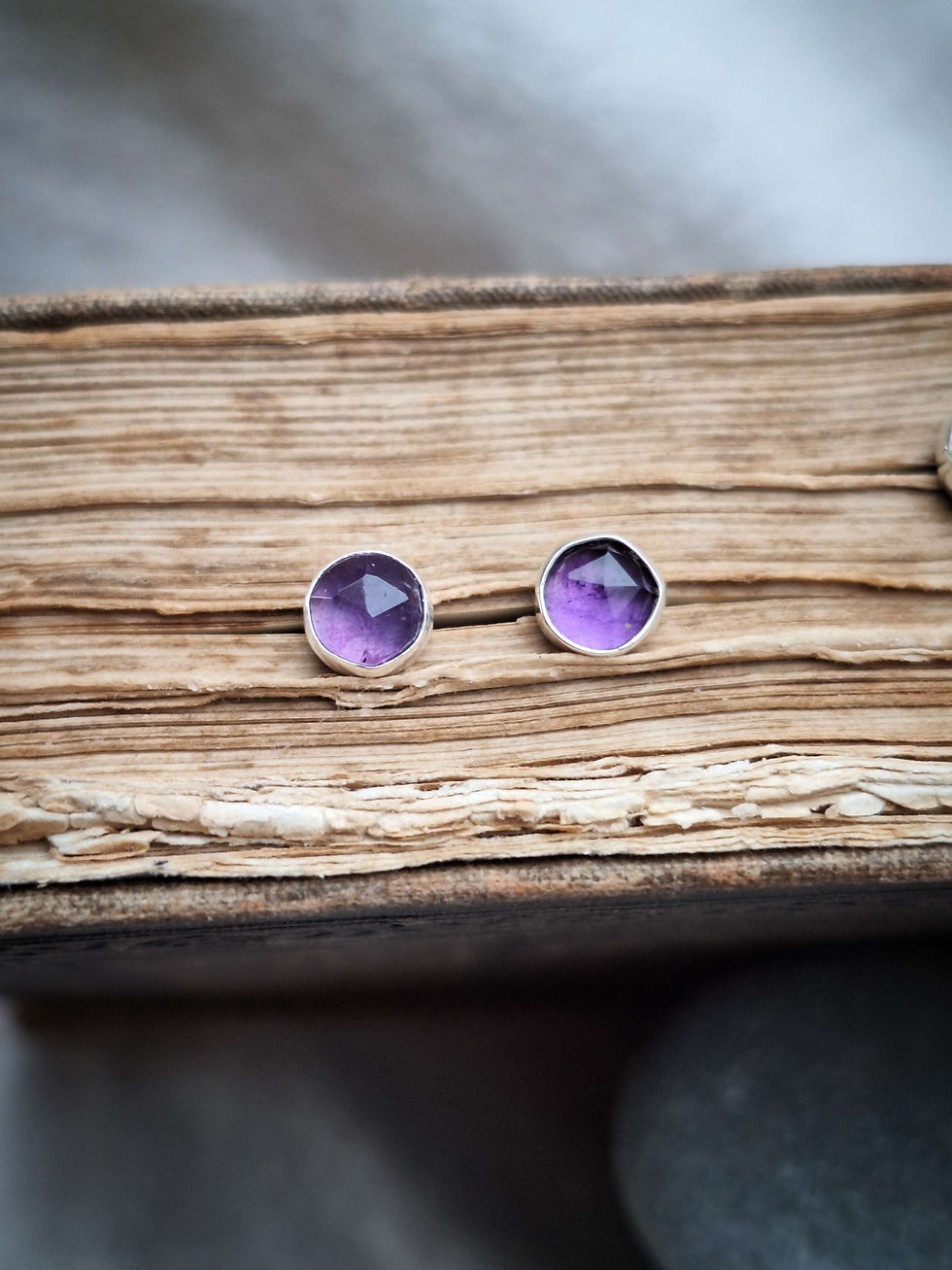 Thumbnail: Gemstone studs