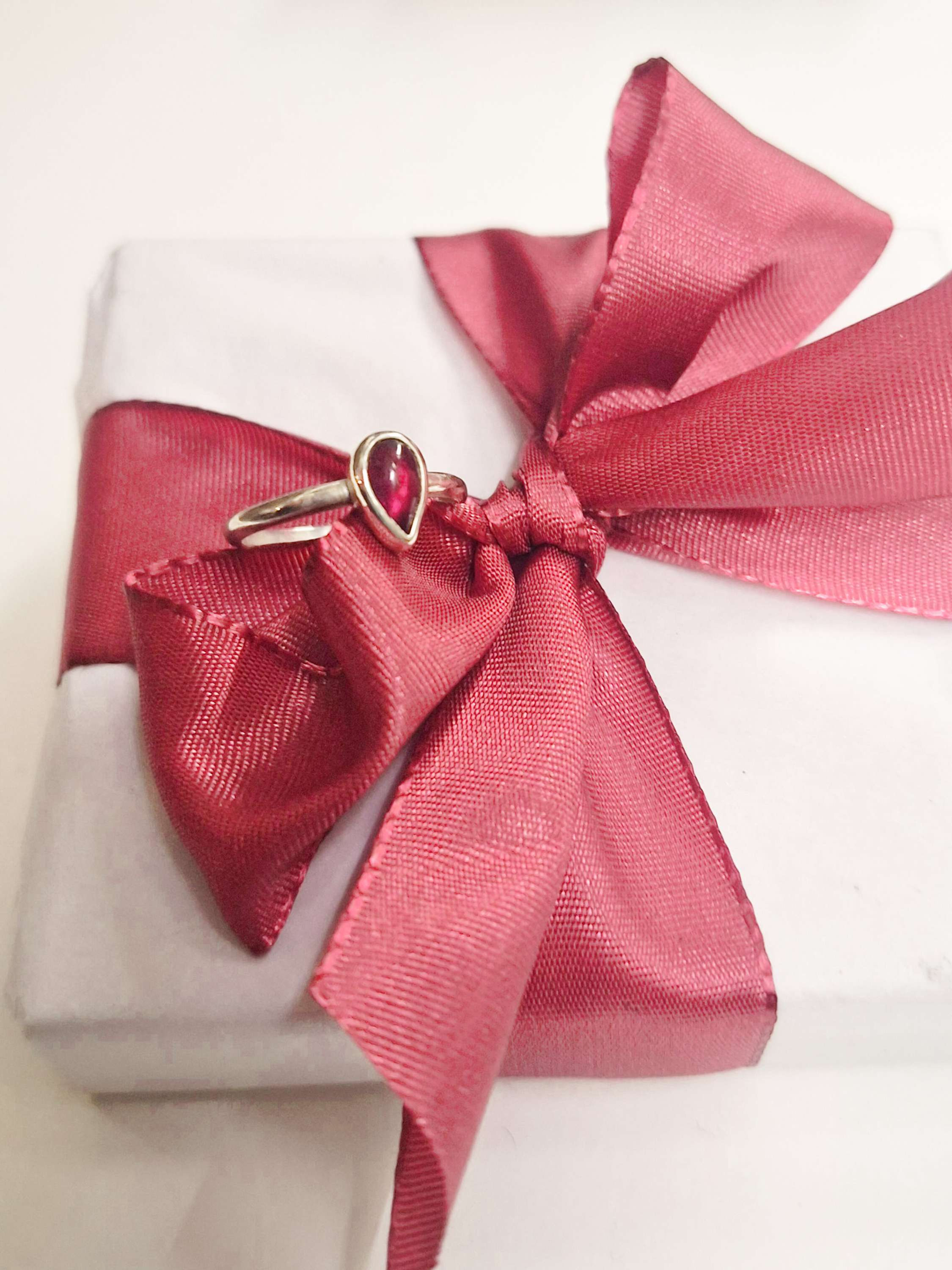 Garnet stacking ring