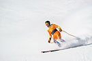 Swiss-Ski B-Kader-Fahrer Dominic Ott bremst ab auf der Piste