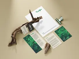 Verschiedene Werbemittel wie Flyer, Visitenkarten und Briefpapier des Projektes Leafia