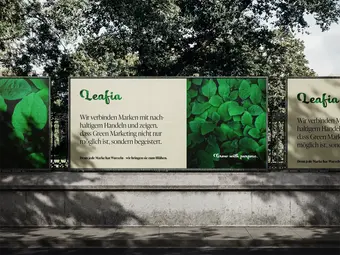 Plakatwand in urbaner Umgebung mit dem Projekt Leafia