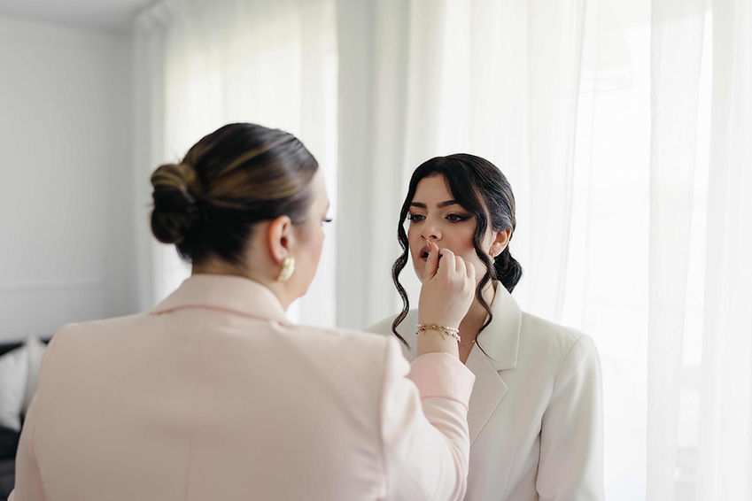 Katja schminkt als make up artist nrw eine Braut