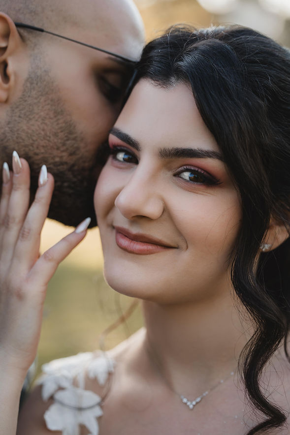 Eine braut die von Make Up Artist NRW geschminkt wurde.jpeg