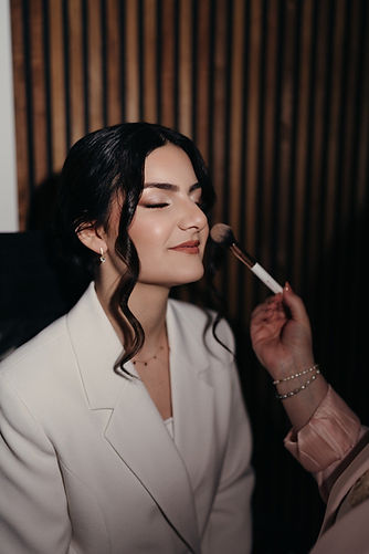 make up artist nrw schminkt eine braut