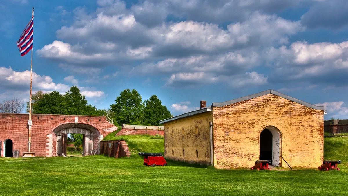 fort-mifflin-philadelphia-1.webp