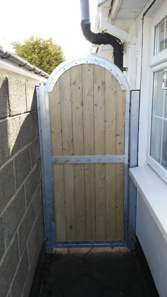 Side Gate 8