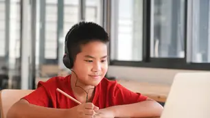 孩子與ESLVista老師進行一對一線上英文課