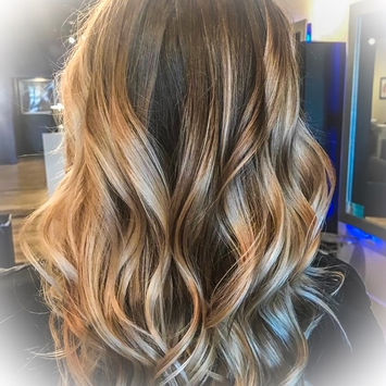 lived- in blonde balayage 