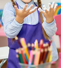 cute-girl-playing-with-paint-in-art-class-85QTUD9.jpg