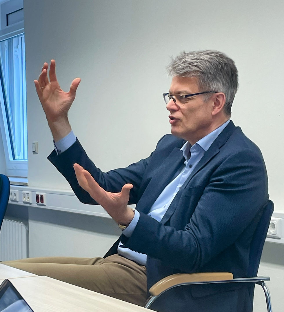 Es wurde lebhaft über aktuelle Themen diskutiert.
