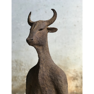 sculpture en bouse de vache, carolo sculpture, buste de vache 