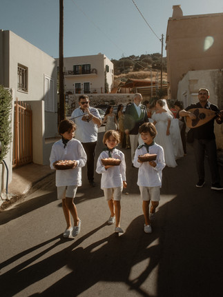 bride on the way to the ceremony