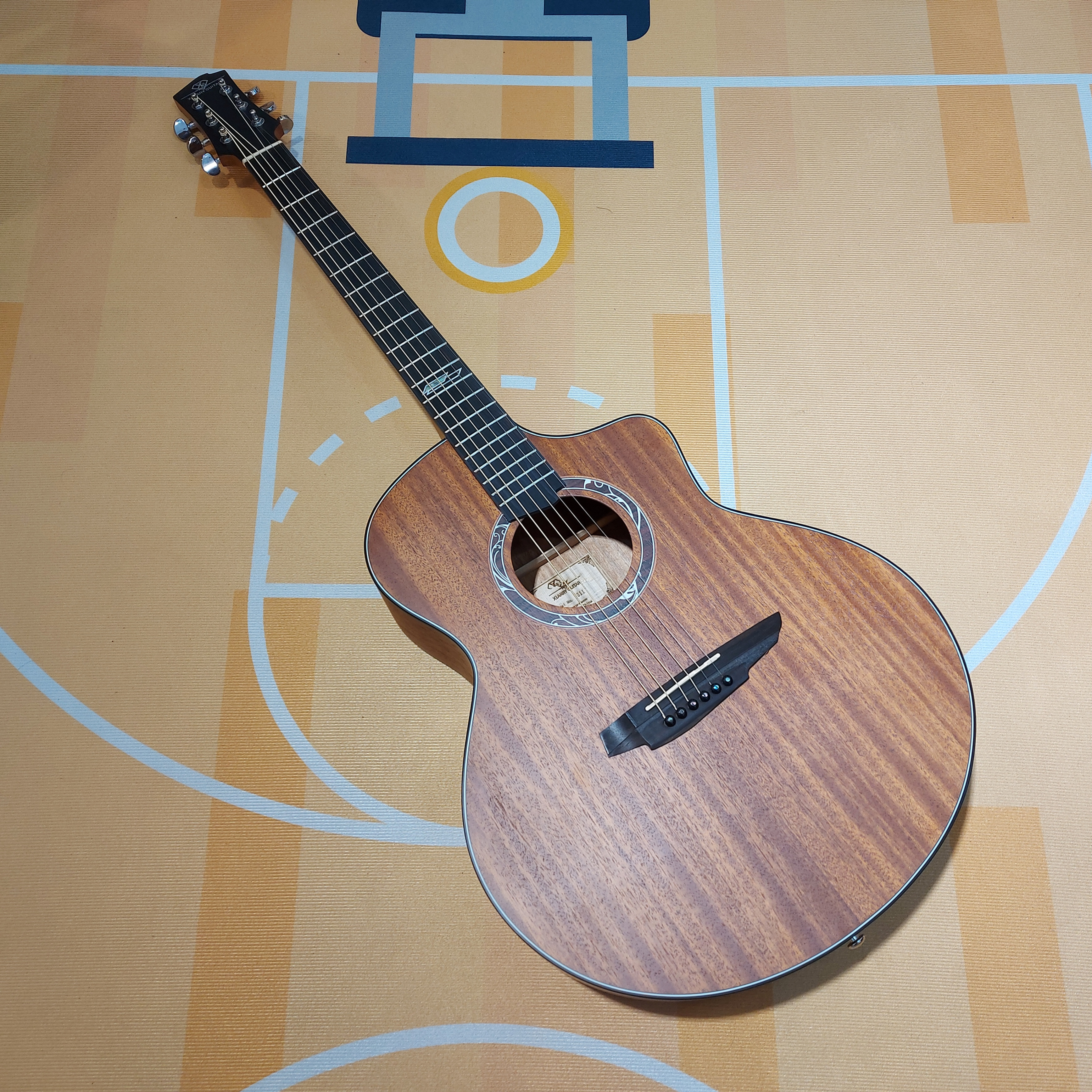 Xlarry Guitar J011