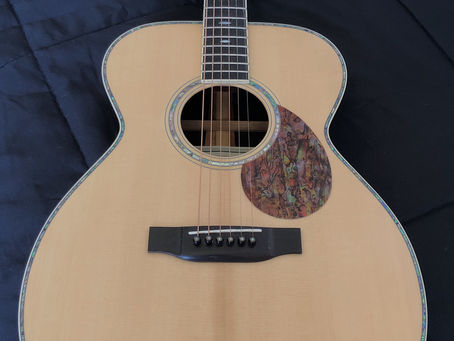 Saiba mais sobre o violão Rifosi OM modelo Raj