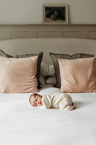 Newborn photoshoot at home in Surrey | In home shooting options with Rachel Fairfield Photography Studio 