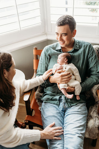 Relaxed newborn photoshoot at home in Surrey | In home shooting options with Rachel Fairfield Photography Studio 