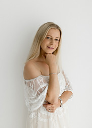 Contact Rachel Fairfield - Newborn, Maternity & Family Photographer Esher Surrey