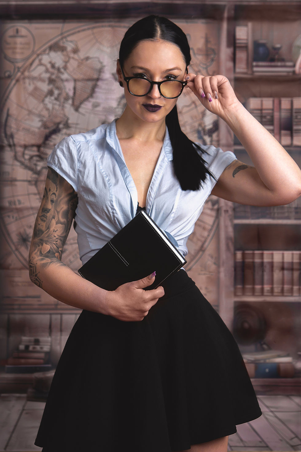 Foto einer Frau im Lehrerinnen Outfit