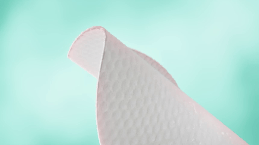 라하필 패드의 두께와 섬유 질감을 표현한 3D 광고영상 GIF 장면