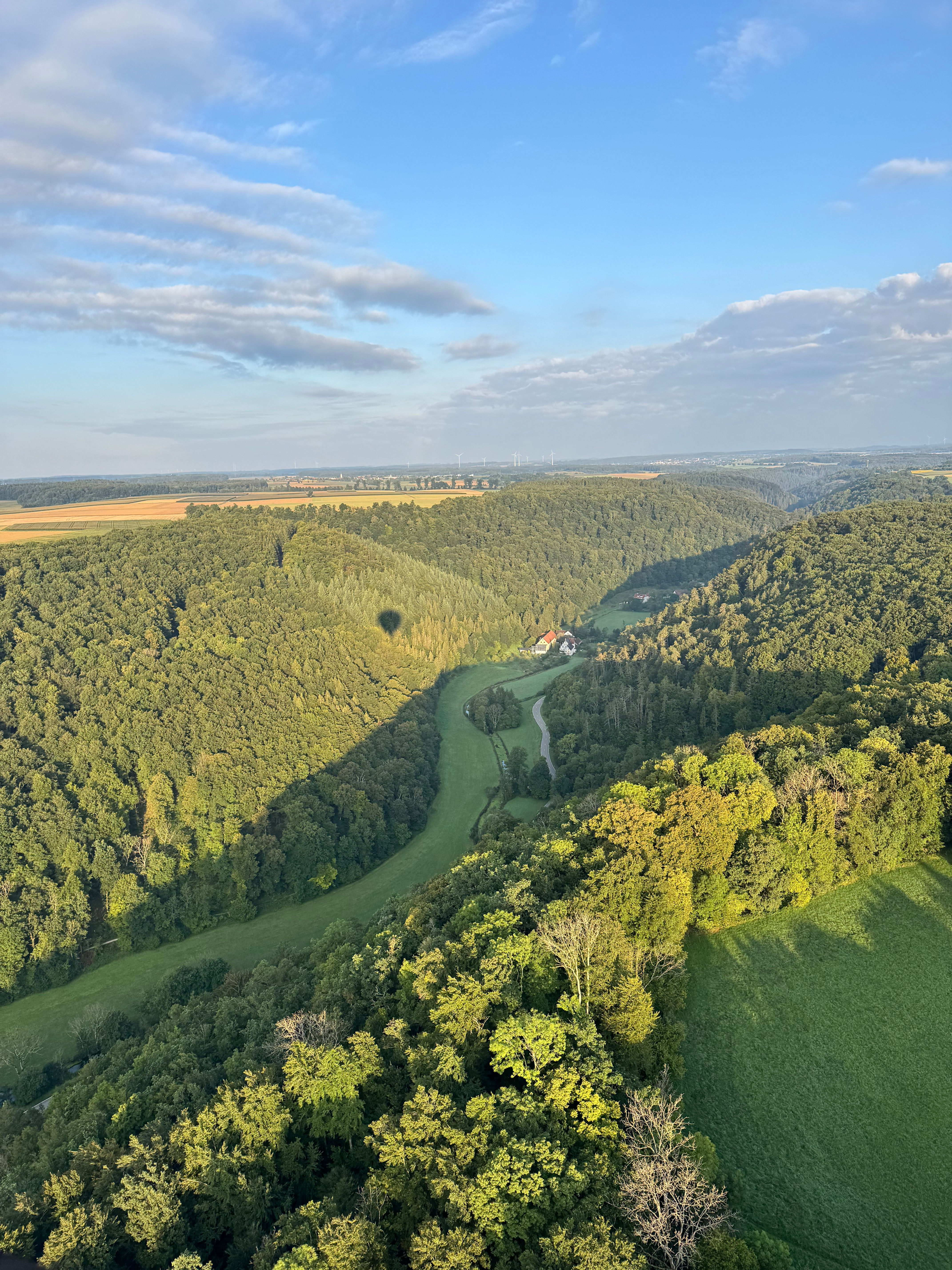 Lautertal von oben saftig grünes Tal