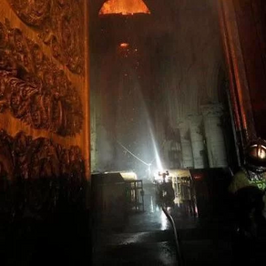 Incêndio atinge a Catedral de Notre-Dame, em Paris