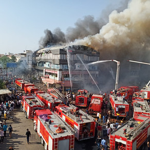 Pelo menos 15 estudantes mortos em incêndio num edifício na Índia.