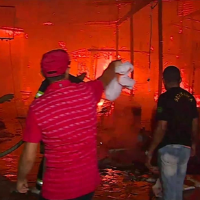Incêndio Atinge o espaço da Brasilit na Feira da Sulanca, em Caruaru