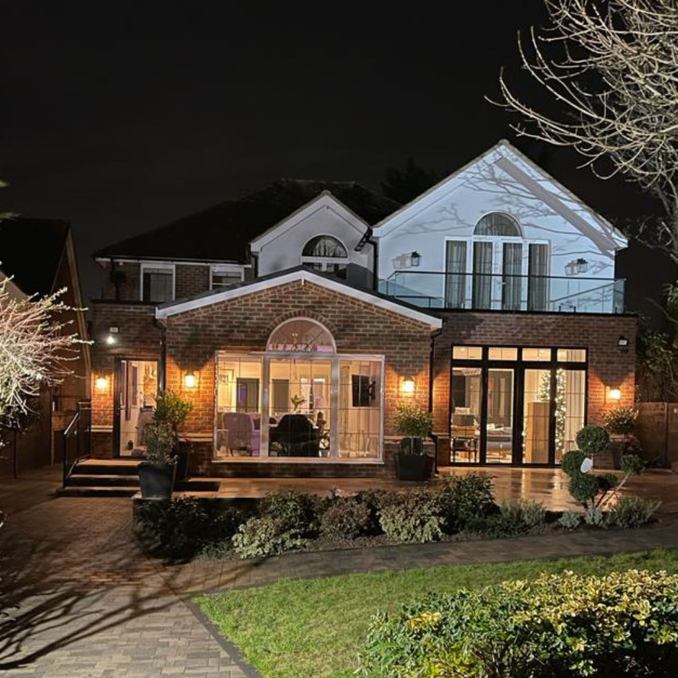 Hotels-Models14015 2_edit_new 2.jpg