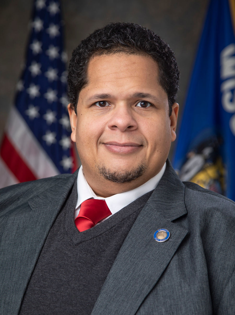 sen-julian-bradley-01-scaled.jpg