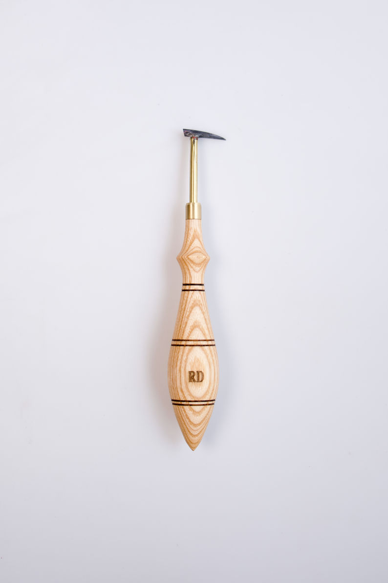 Curved Shape Tungsten Carbide Blade Pottery Tool Maple Wood Handle
