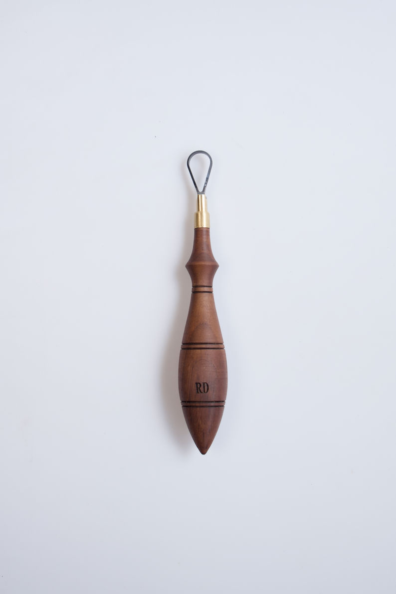 Drop Shape Tungsten Carbide Loop Blade Pottery Tool with Walnut Wood Handle