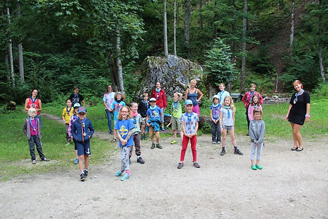 Gruppenfoto_mit_Abstand.jpg