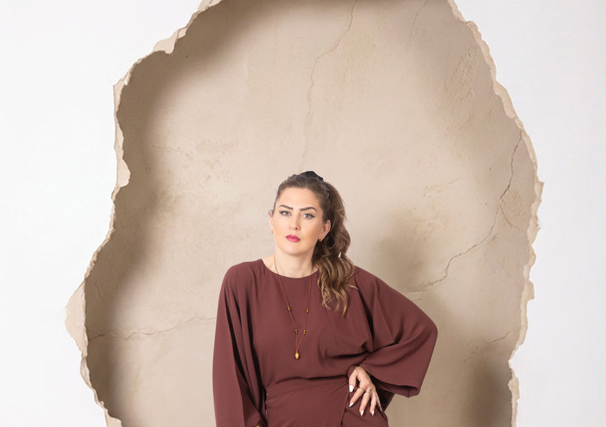 Photographe influenceur Marrakech réalisant un shooting lifestyle professionnel.