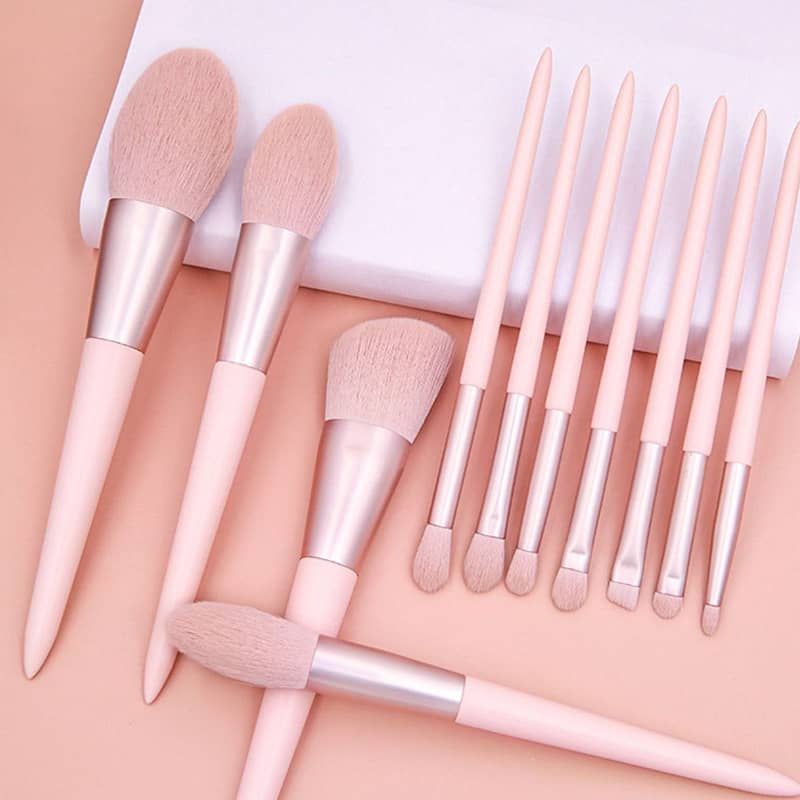 Thumbnail: wooden makeup brushes