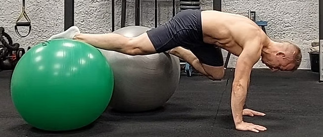 core edzés plank gyakorlat kockás has dinamikus core edzés törzsizom erősítés hasizom edzés funkcionális core stabilizáció mélyizmok aktiválása törzs stabilitás testkontroll saját testsúlyos edzés sportrehabilitáció gerinc stabilizálás hasprés alternatíva teljesítményfokozás sérülésmegelőzés edzés plank variációk dinamikus plank core tréning fitnesz edzés hasizom fejlesztés