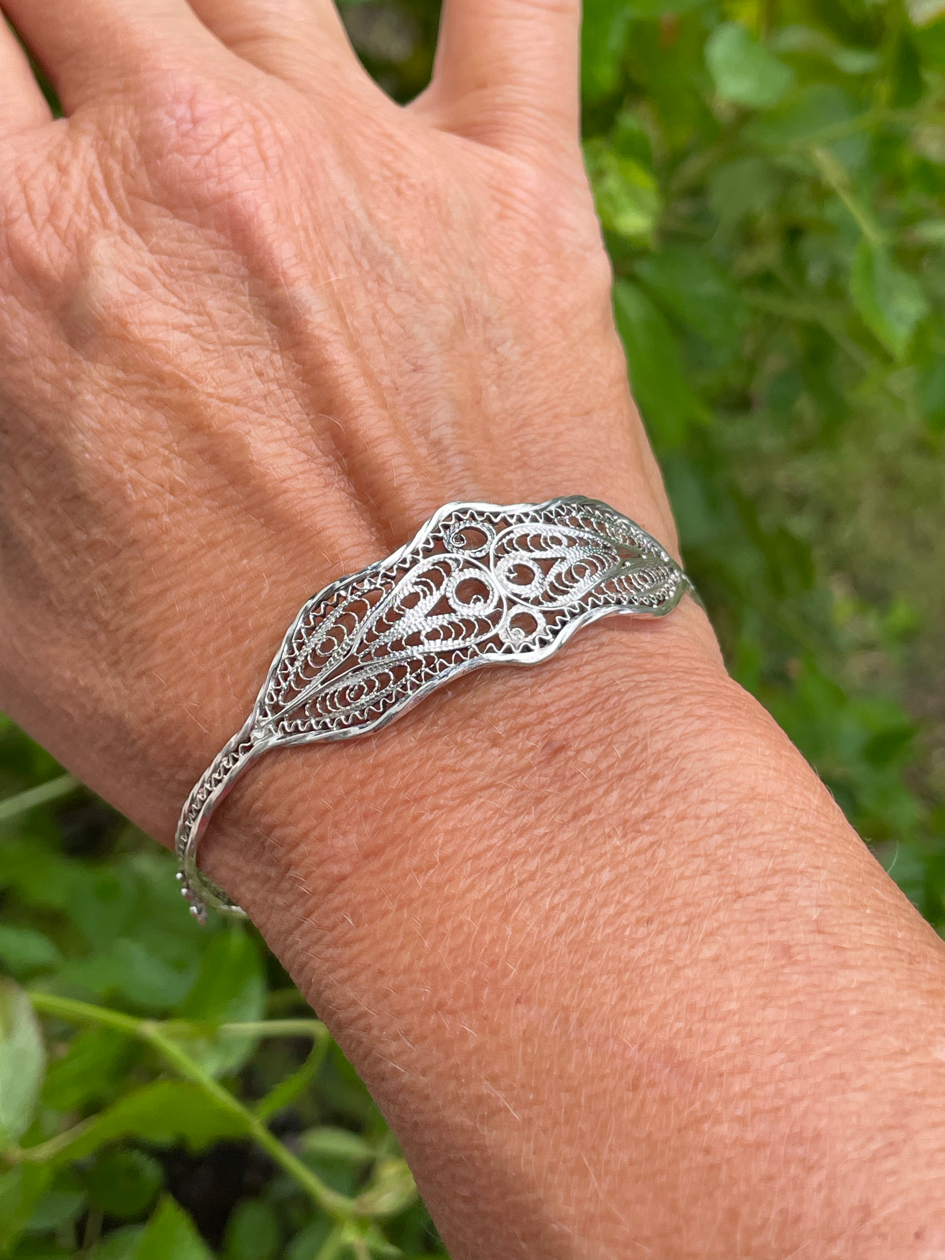 Skedarmband 830 silver , 6 cm , träs över handen 