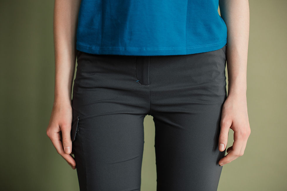 Thumbnail: Tight-fitting pants with slit pockets