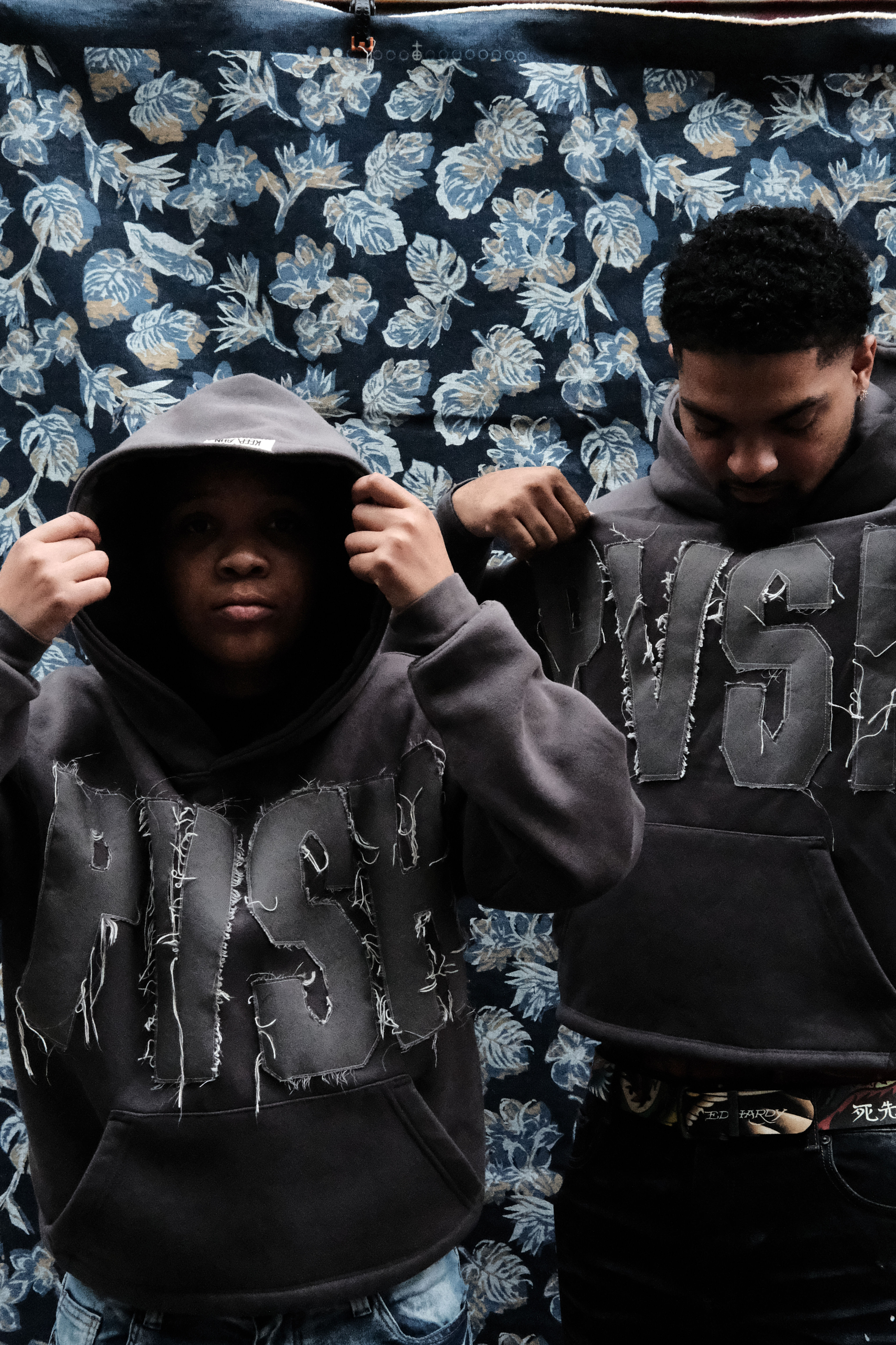 GREY DISTRESSED HOODED SWEATSHIRT