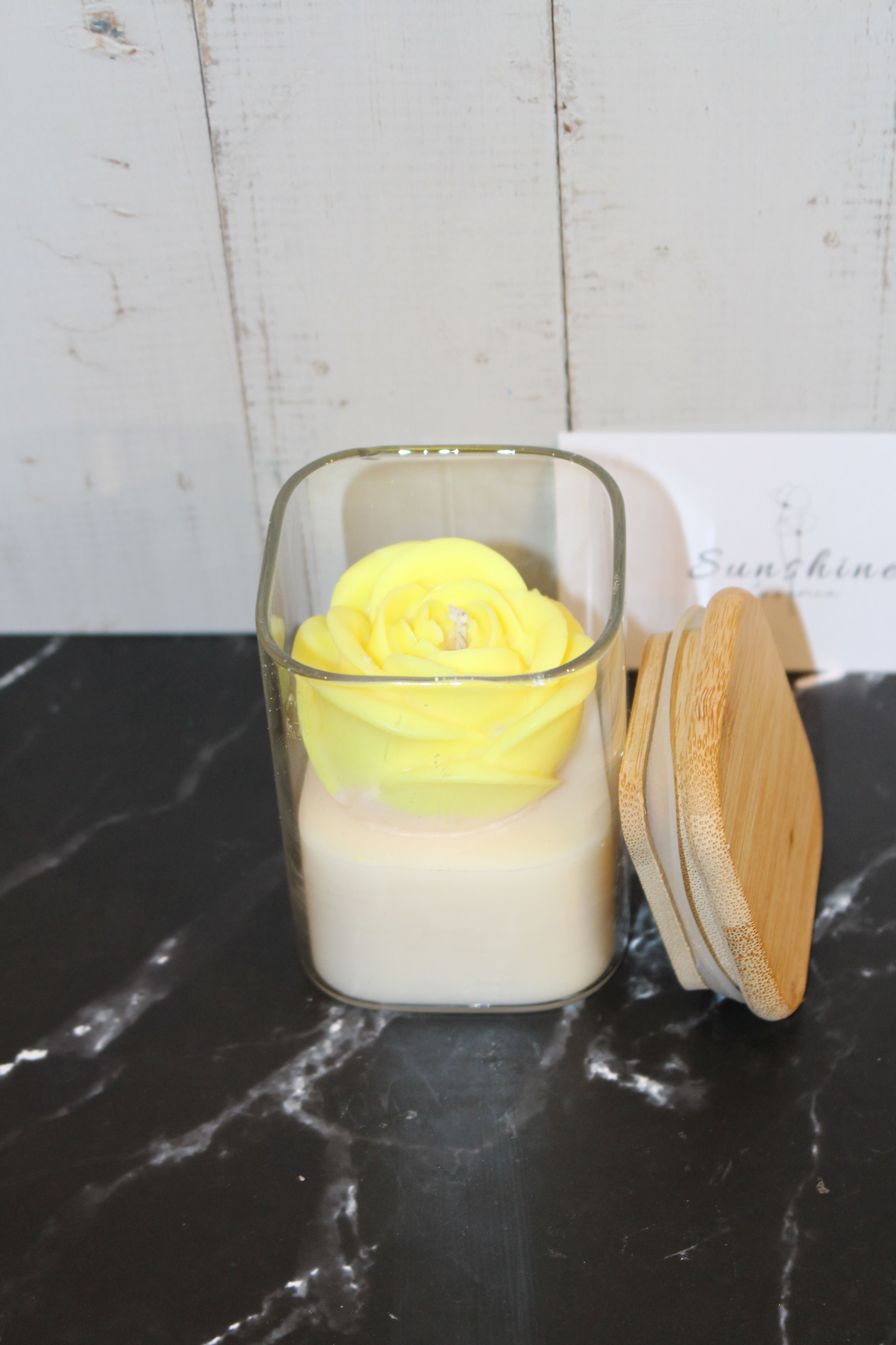 Candela Soffio di Rosa con rosa scolpita centrale