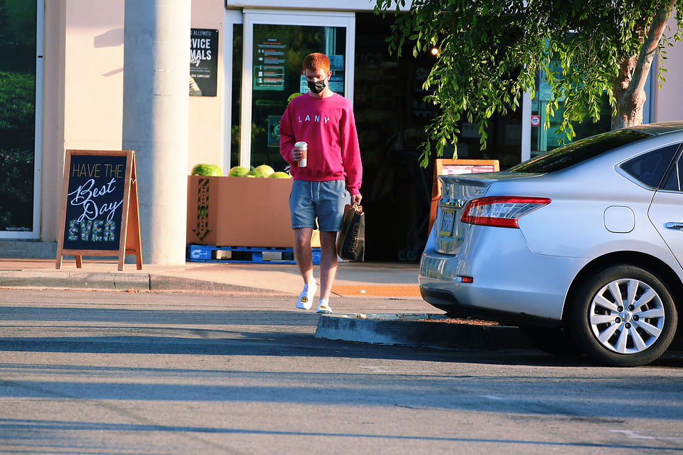 Jason Henshaw shops at Erewhon Market Calabasas, CA ©Campos