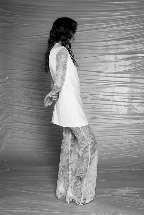 Manon Gontero prêt-à-porter mariage EVERYDAY 2025 - Robe blazer civile IDA - Robe blazer unie à manches longues en dentelle + Pantalon JAX tout en dentelle