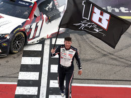 NASCAR: HAMLIN DOMINA IN MICHIGAN E RAGGIUNGE KYLE BUSCH A QUOTA 63 VITTORIE