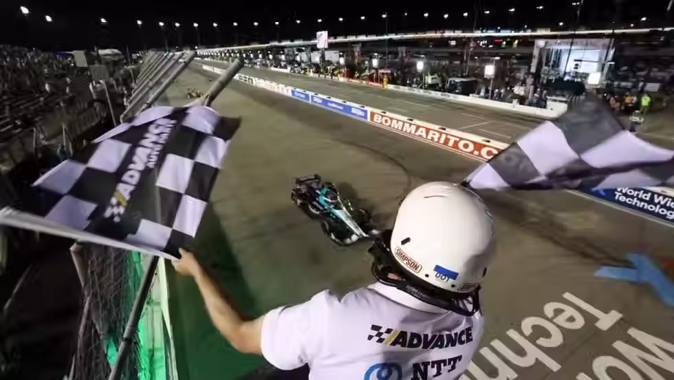 INDYCAR: KIRKWOOD CLAIMS FIRST OVAL WIN AT GATEWAY