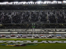 NASCAR 2026: LARSON A CACCIA DEL TRIS, HAMLIN RILANCIA